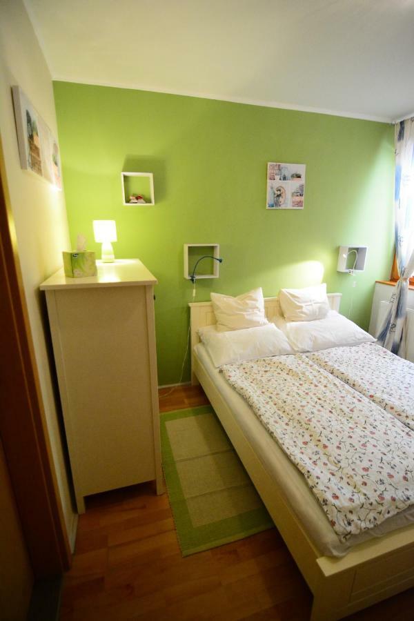 Apartment Downtown Garden Isle In Urban Style-free Parking Budapest